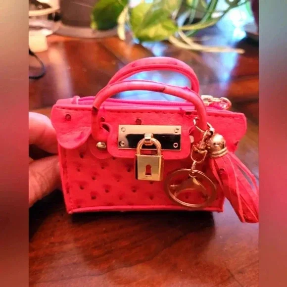 Miniature handbag charms You get one - Picture 13 of 15